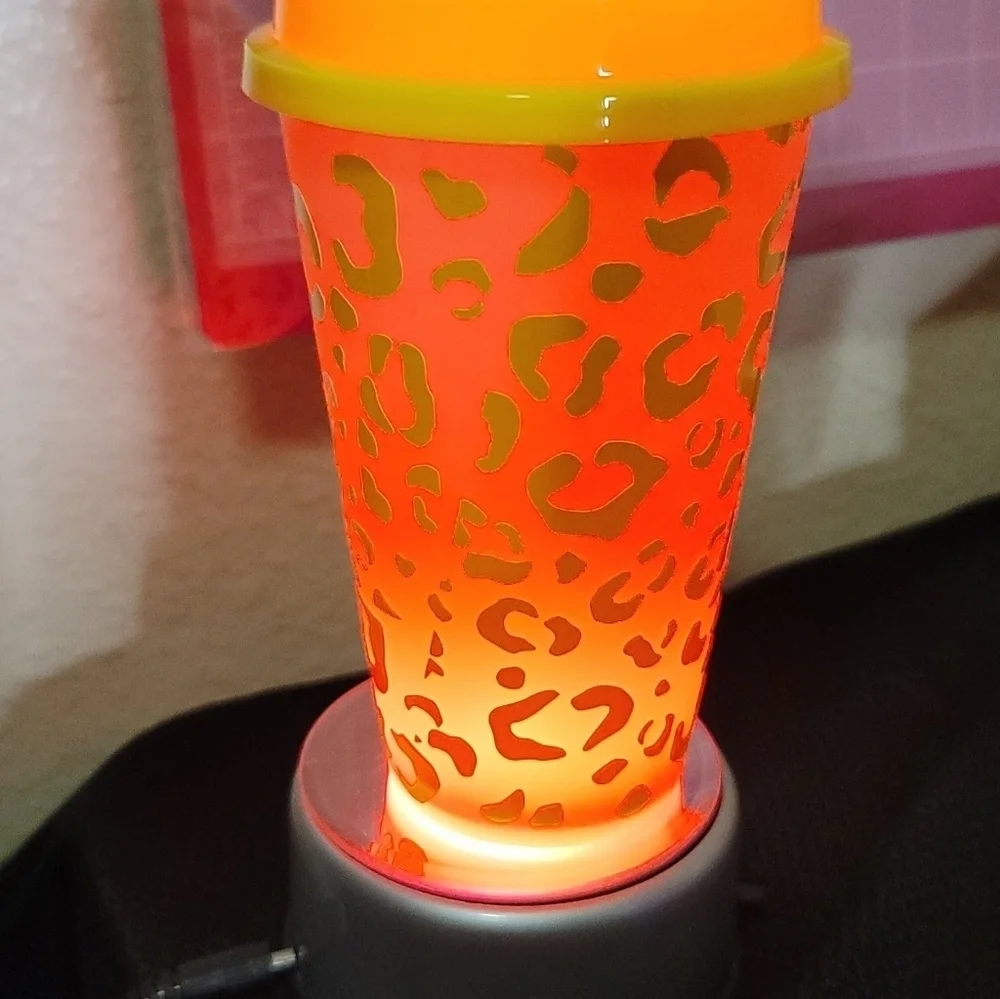 Color‎ Changing Hot/Warm Cups
